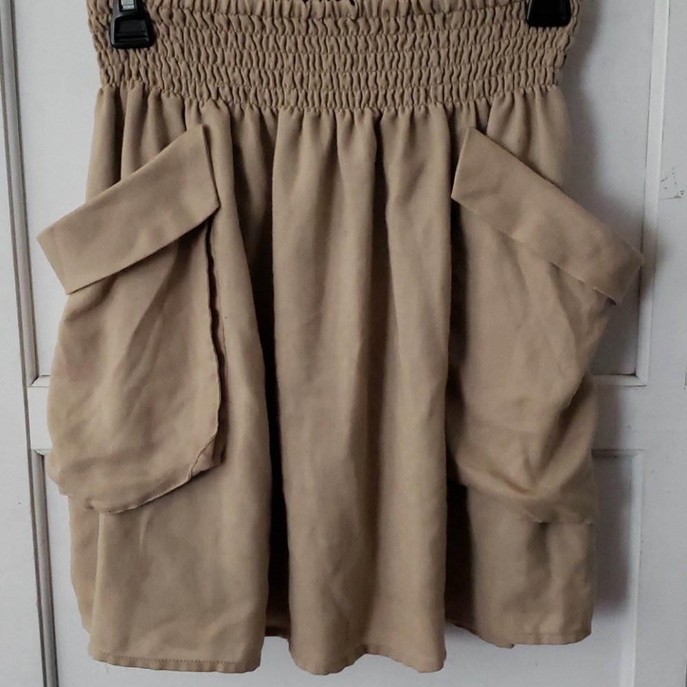 Cute Tan skirt!